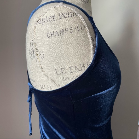 Midnight blue velvet formal dress gown with strappy back and high slit - Picture 10 of 16